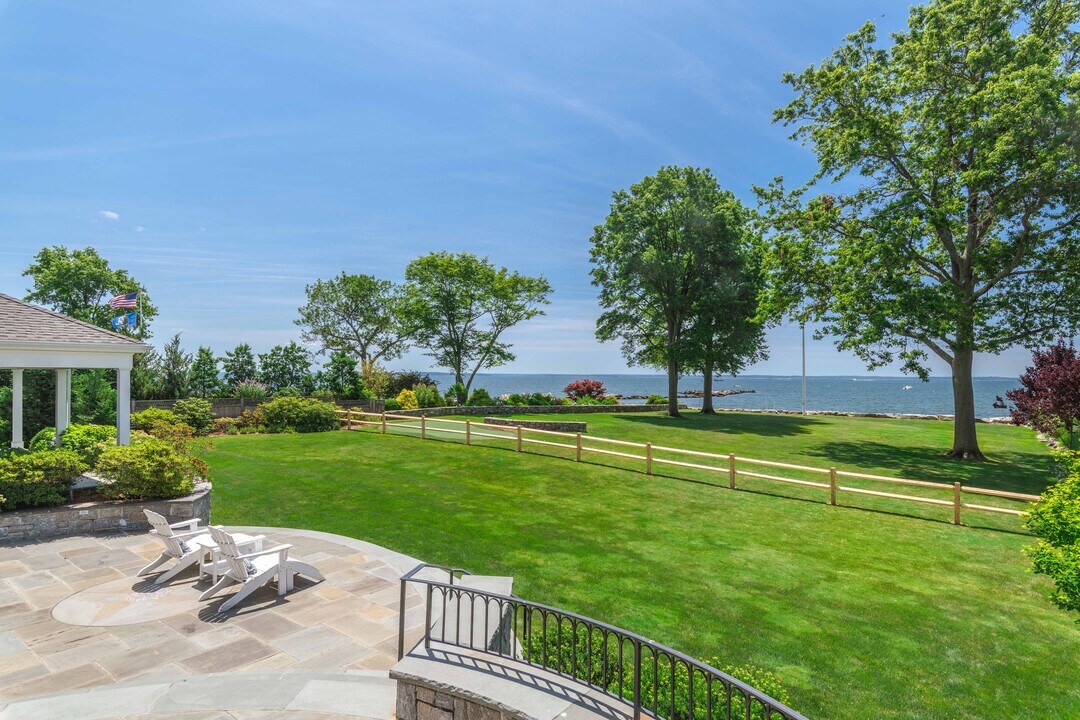 30 Rocky Point Rd in Greenwich, CT - Foto de edificio