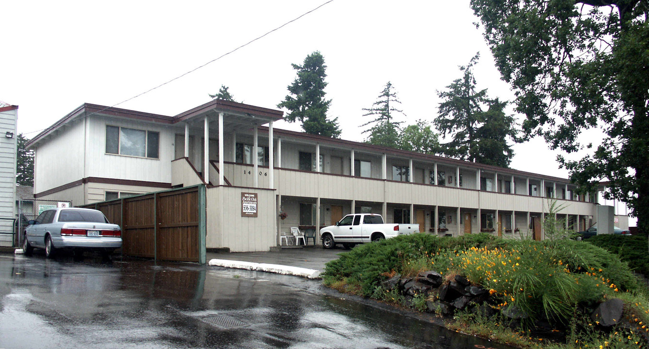 Pacific Oaks Apartments in Tacoma, WA - Building Photo