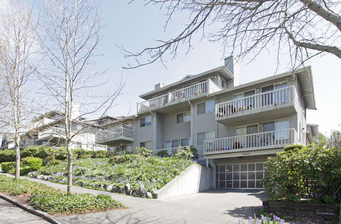 Isherwood Apartments in Seattle, WA - Foto de edificio