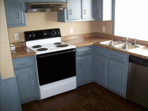 410 S Greengate Dr in Yukon, OK - Building Photo - Building Photo