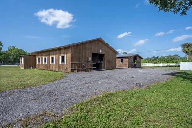 13717 E Citrus Dr in Loxahatchee Groves, FL - Building Photo - Building Photo