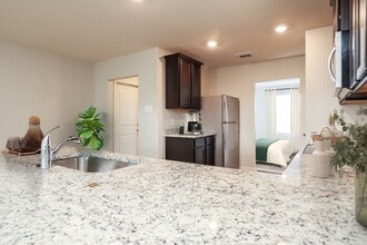 7210 Lazy Cyn in San Antonio, TX - Foto de edificio - Building Photo