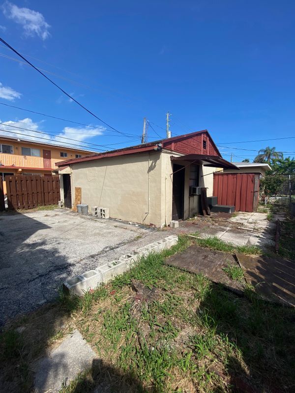 1955 Lincoln St in Hollywood, FL - Foto de edificio - Building Photo