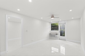 2771 Riverside Dr, Unit 105-A in Coral Springs, FL - Foto de edificio - Building Photo