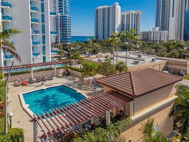 17555 Atlantic Blvd, Unit 1005 in Sunny Isles Beach, FL - Foto de edificio - Building Photo