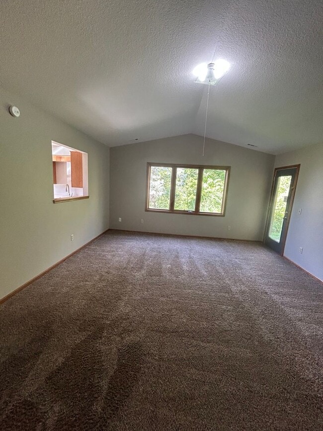 1528 Flagstone Dr in Fort Wayne, IN - Building Photo - Building Photo