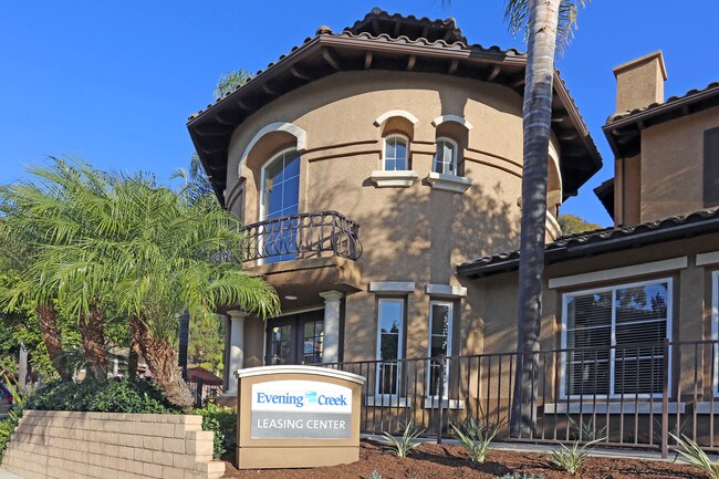 Evening Creek in San Diego, CA - Foto de edificio - Building Photo