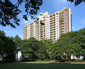 Plaza Tower in Tallahassee, FL - Building Photo - Building Photo