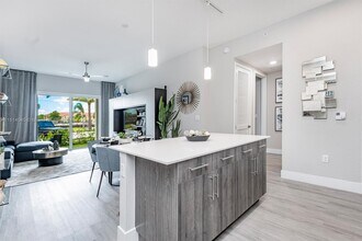 9335 W Commercial Blvd-Unit -400 in Fort Lauderdale, FL - Building Photo - Building Photo