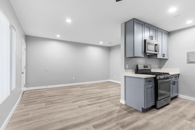 2300 E Commonwealth Ave in Fullerton, CA - Building Photo - Building Photo