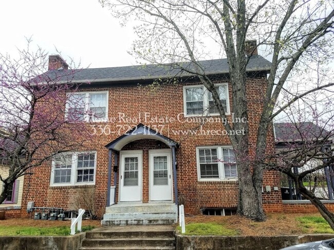 property at 123 S Poplar St