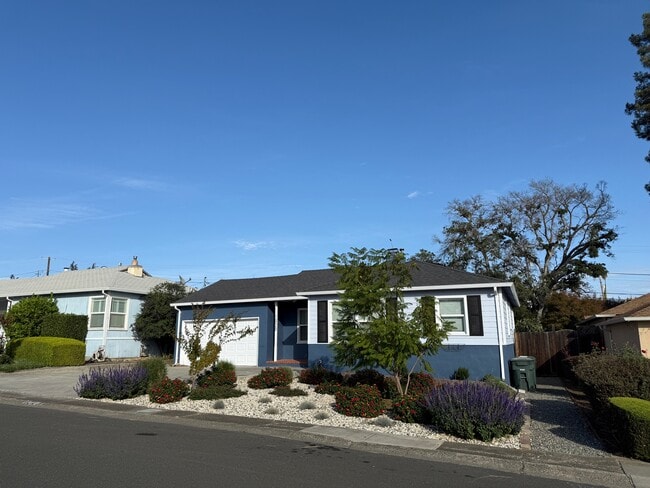 1020 Highland Ave in Vallejo, CA - Building Photo - Building Photo