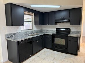 8649 Paxton Dr in Port Richey, FL - Building Photo - Building Photo