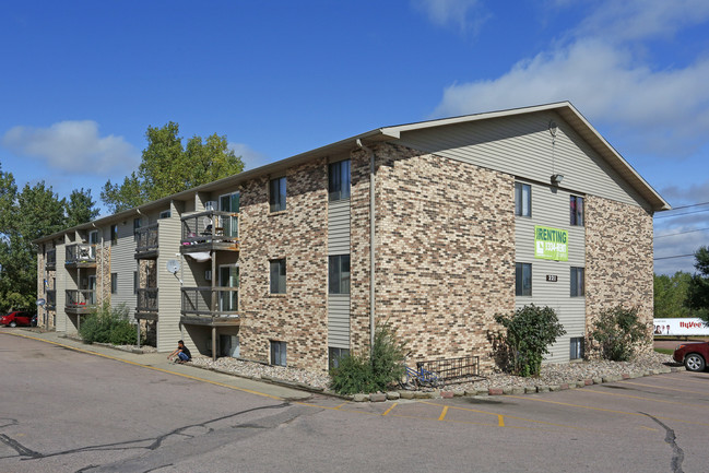 Cleveland Heights Apartments in Sioux Falls, SD - Building Photo - Building Photo