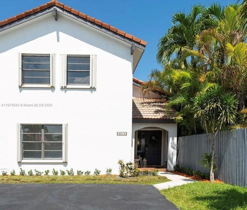2512 SW 113th Ct in Miami, FL - Building Photo