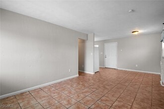 1604 Oak Dr in Ft. Myers, FL - Building Photo - Building Photo