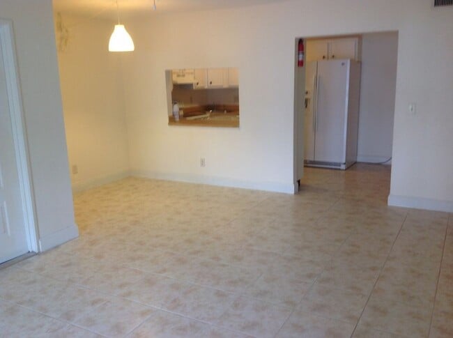 property at 954 Courtyard Ln