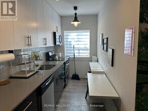 595 St Clair Ave W in Toronto, ON - Building Photo - Building Photo