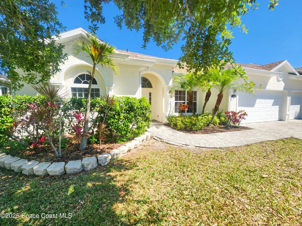 1360 Tamango Dr in West Melbourne, FL - Building Photo