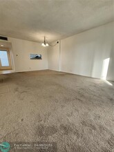 3341 NW 47th Terrace in Lauderdale Lakes, FL - Building Photo - Building Photo
