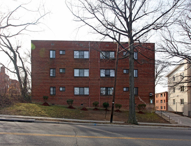 2589 Naylor Rd SE in Washington, DC - Foto de edificio - Building Photo