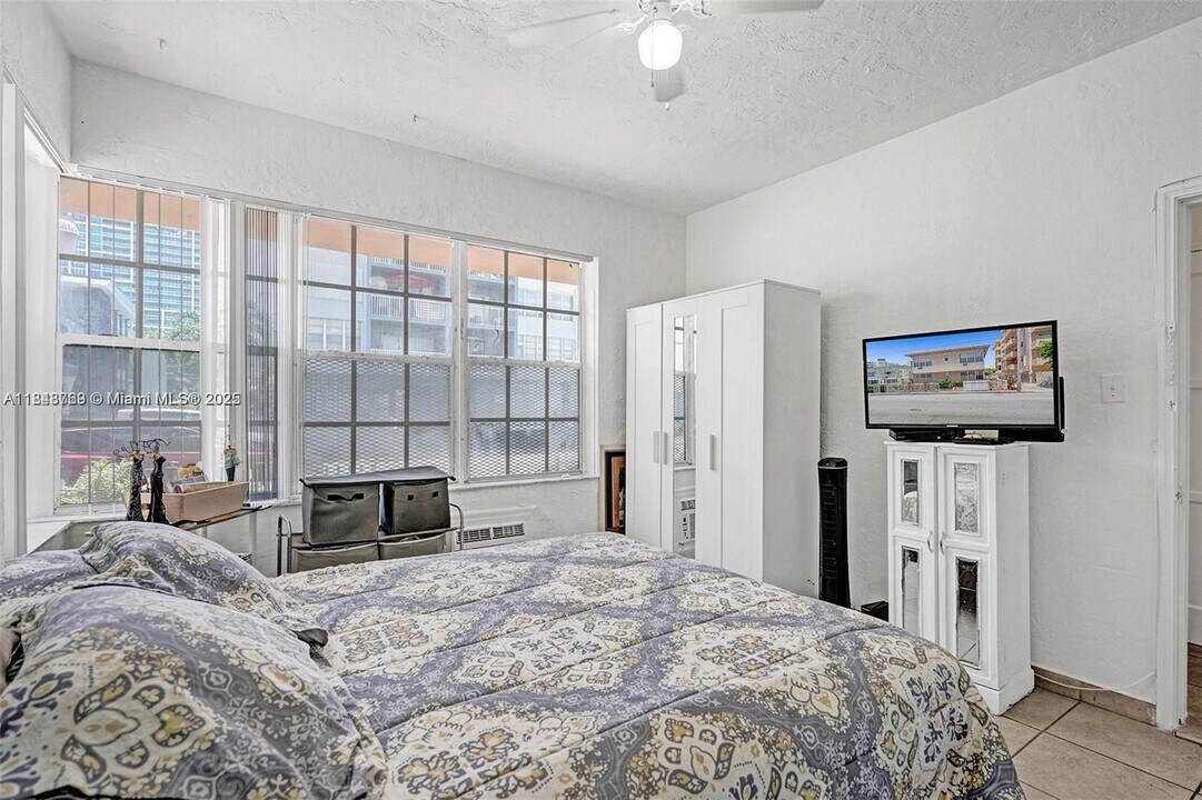 6860 Abbott Ave in Miami Beach, FL - Building Photo