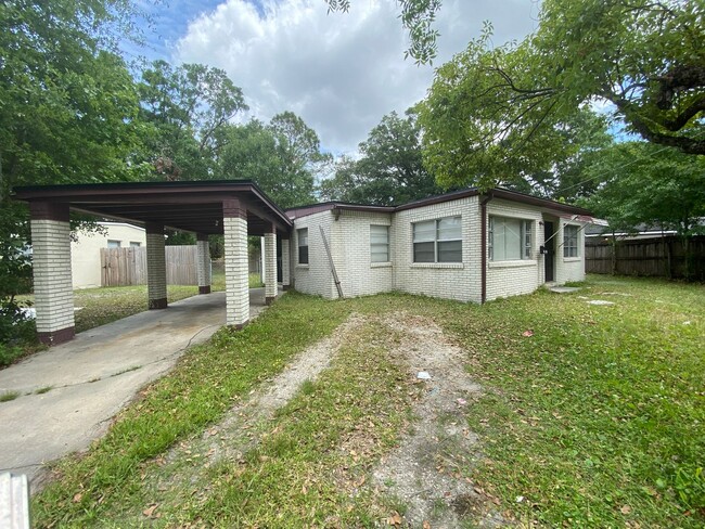 property at 5811 Geranium Rd