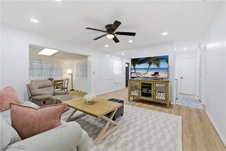 2261 11th St N in Naples, FL - Building Photo - Building Photo