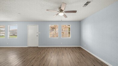 12033 18th St in Santa Fe, TX - Building Photo - Building Photo