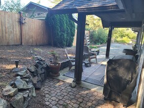 719 N 30th St, Unit A in Mount Vernon, WA - Building Photo - Building Photo
