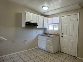 209 Ferguson Ave in Bakersfield, CA - Building Photo - Building Photo