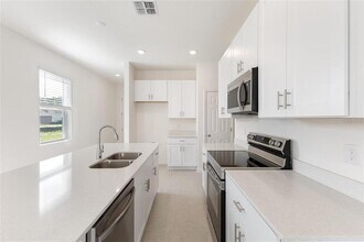 1241 Atlantic Ave in Fruitland Park, FL - Building Photo - Building Photo