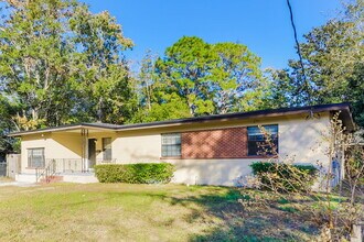 4303 Anvers Blvd in Jacksonville, FL - Foto de edificio - Building Photo