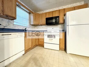 5916 Dogwood Manor in Stonecrest, GA - Building Photo - Building Photo