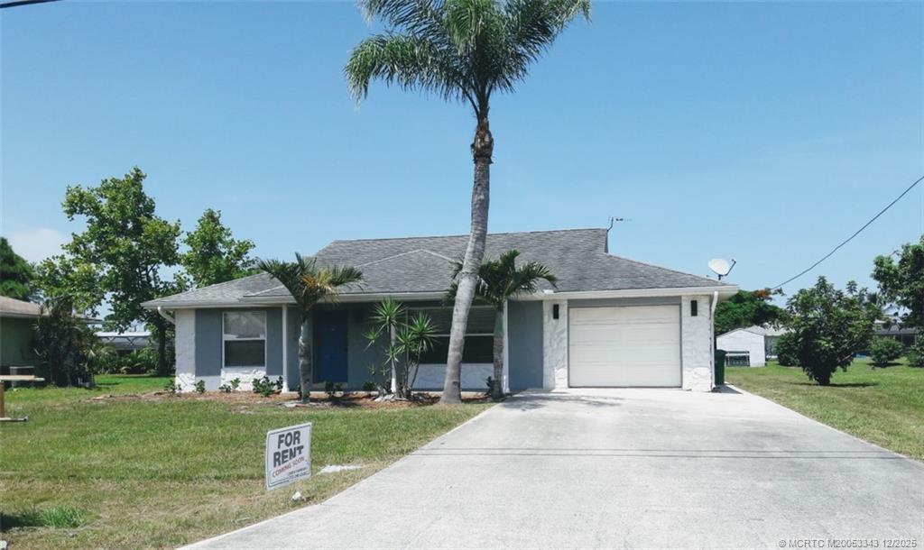 2149 SE Dolphin Rd in Port St. Lucie, FL - Building Photo