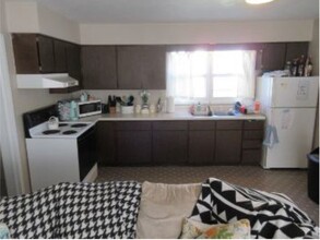 2116 Olive St, Unit 2 in Cedar Falls, IA - Building Photo - Building Photo
