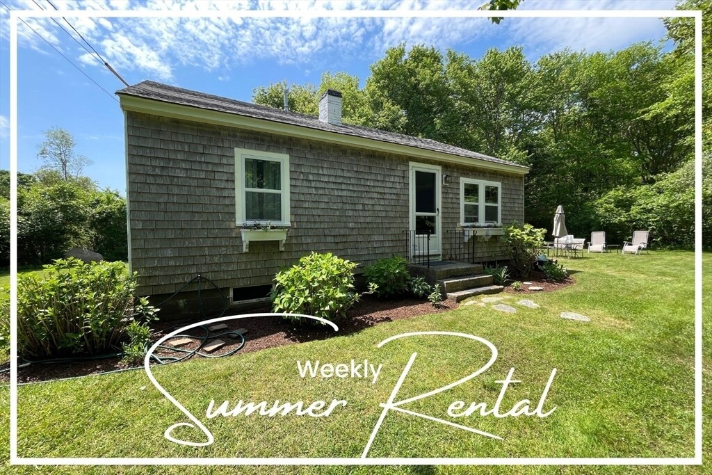 7 Laurel St in Mattapoisett, MA - Building Photo