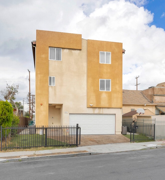 343 E 37th St in Los Angeles, CA - Foto de edificio