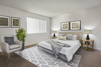 The Woodside Apartments in Northridge, CA - Building Photo - Building Photo