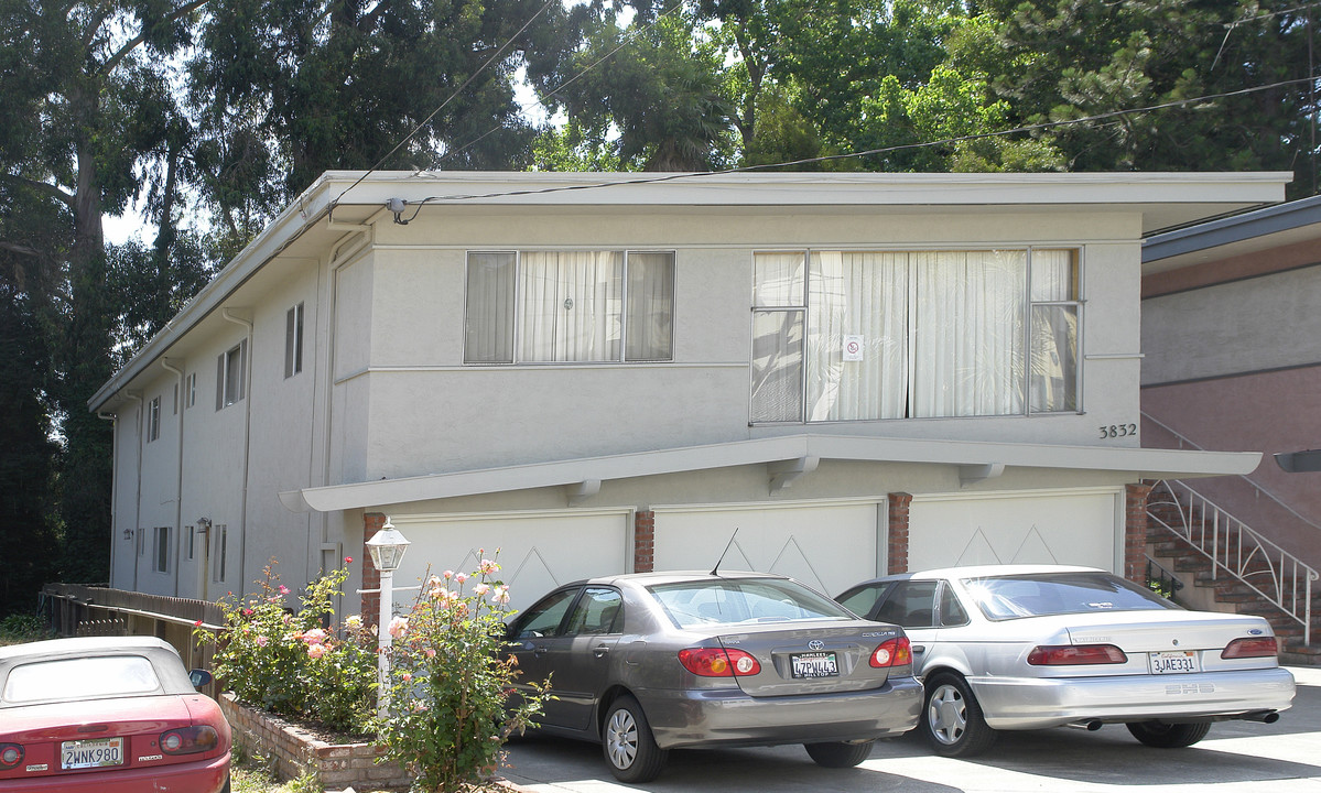 3832 Canon Ave in Oakland, CA - Building Photo