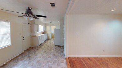 1301 Amherst Dr in Denton, TX - Foto de edificio - Building Photo