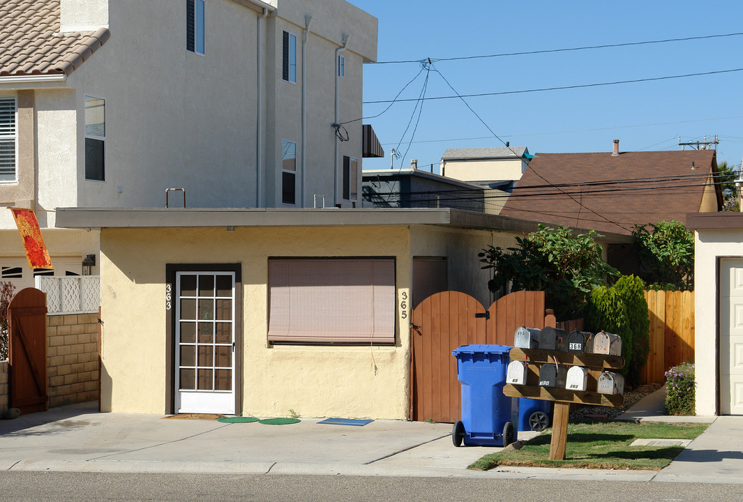 363-365 Highland Dr in Oxnard, CA - Building Photo