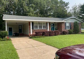 1209 Logan Ct in Jacksonville, NC - Building Photo