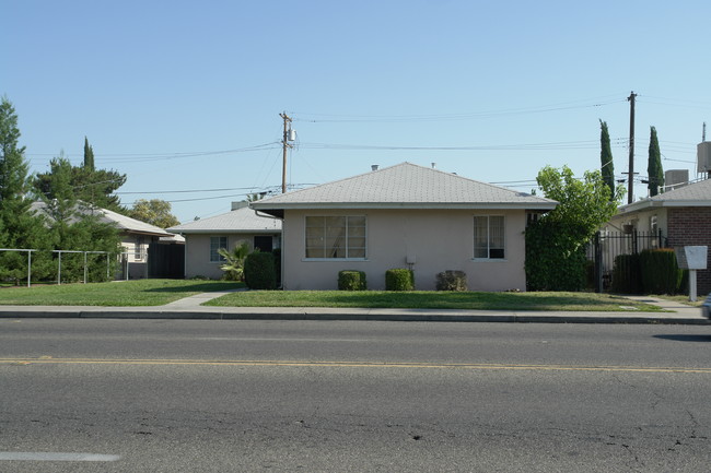 3223 E Clinton Ave in Fresno, CA - Building Photo - Building Photo