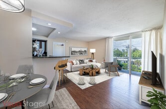 1050 SE 15th St, Unit 409 in Fort Lauderdale, FL - Foto de edificio - Building Photo