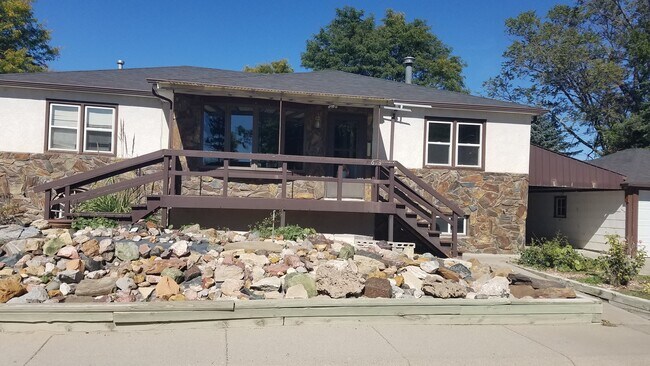 613 W 25th St in Scottsbluff, NE - Foto de edificio - Building Photo
