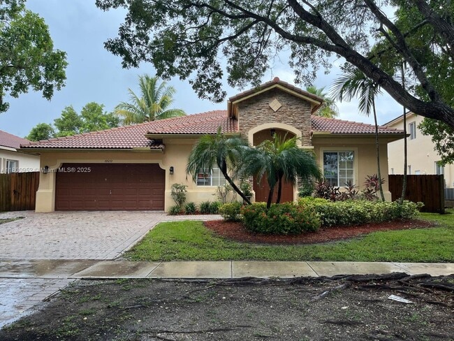 22032 SW 95th Pl in Cutler Bay, FL - Building Photo - Building Photo