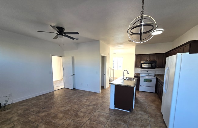 5117 S 15th Pl in Phoenix, AZ - Foto de edificio - Building Photo