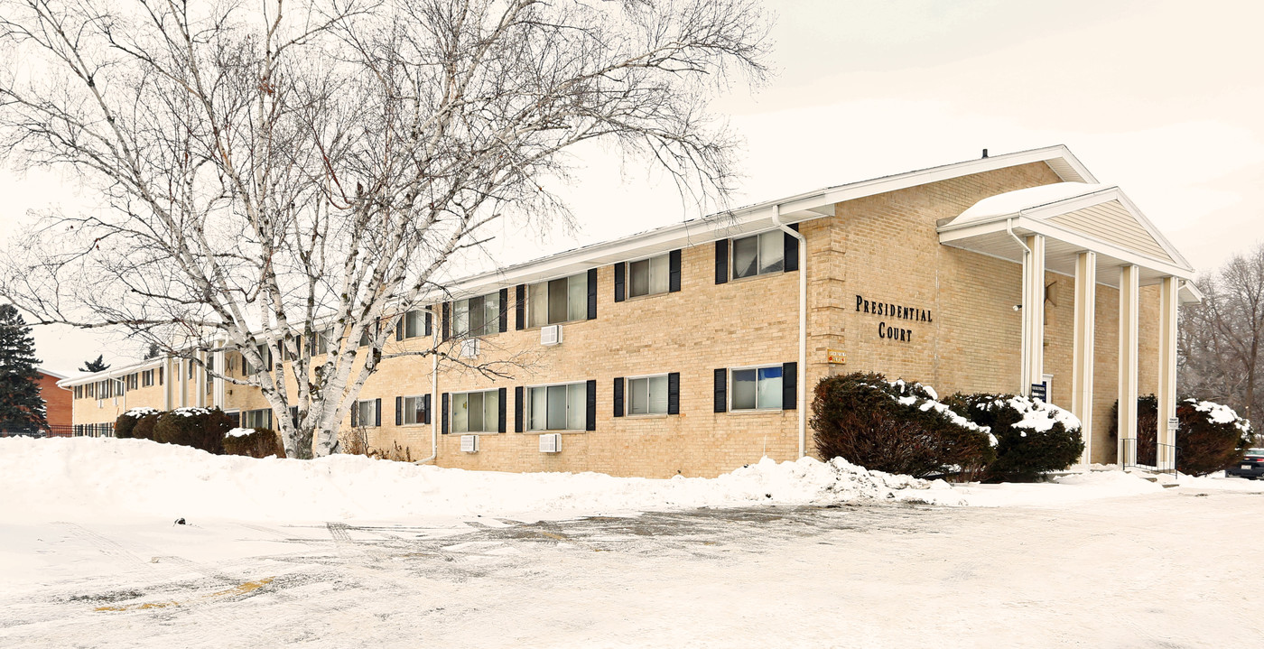 Presidential Court Apartments in Racine, WI - Building Photo