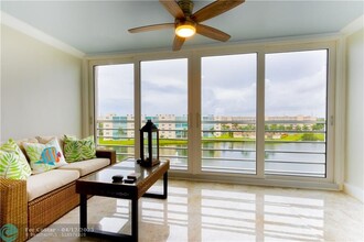 111 SE 3rd Ave in Dania Beach, FL - Foto de edificio - Building Photo